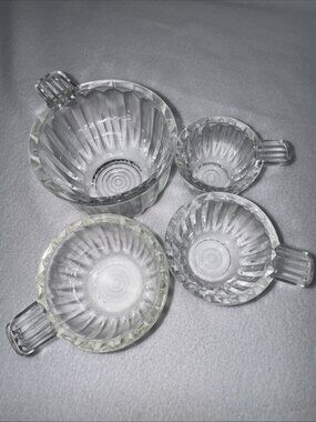 Set Of 4 Vintage Crystal Jeannette Measuring Cups  Glass Ribbed